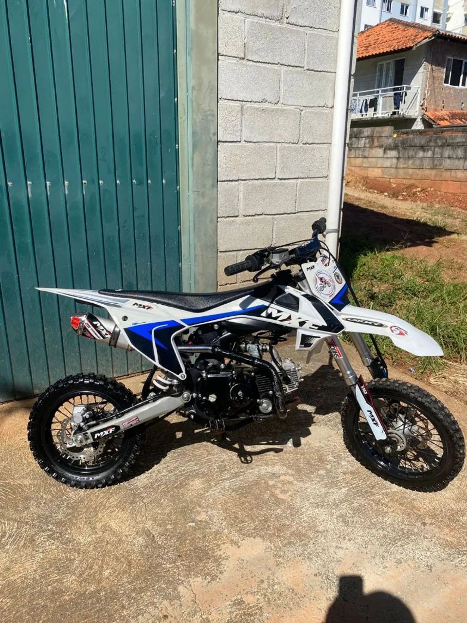 moto nova e pouco usada