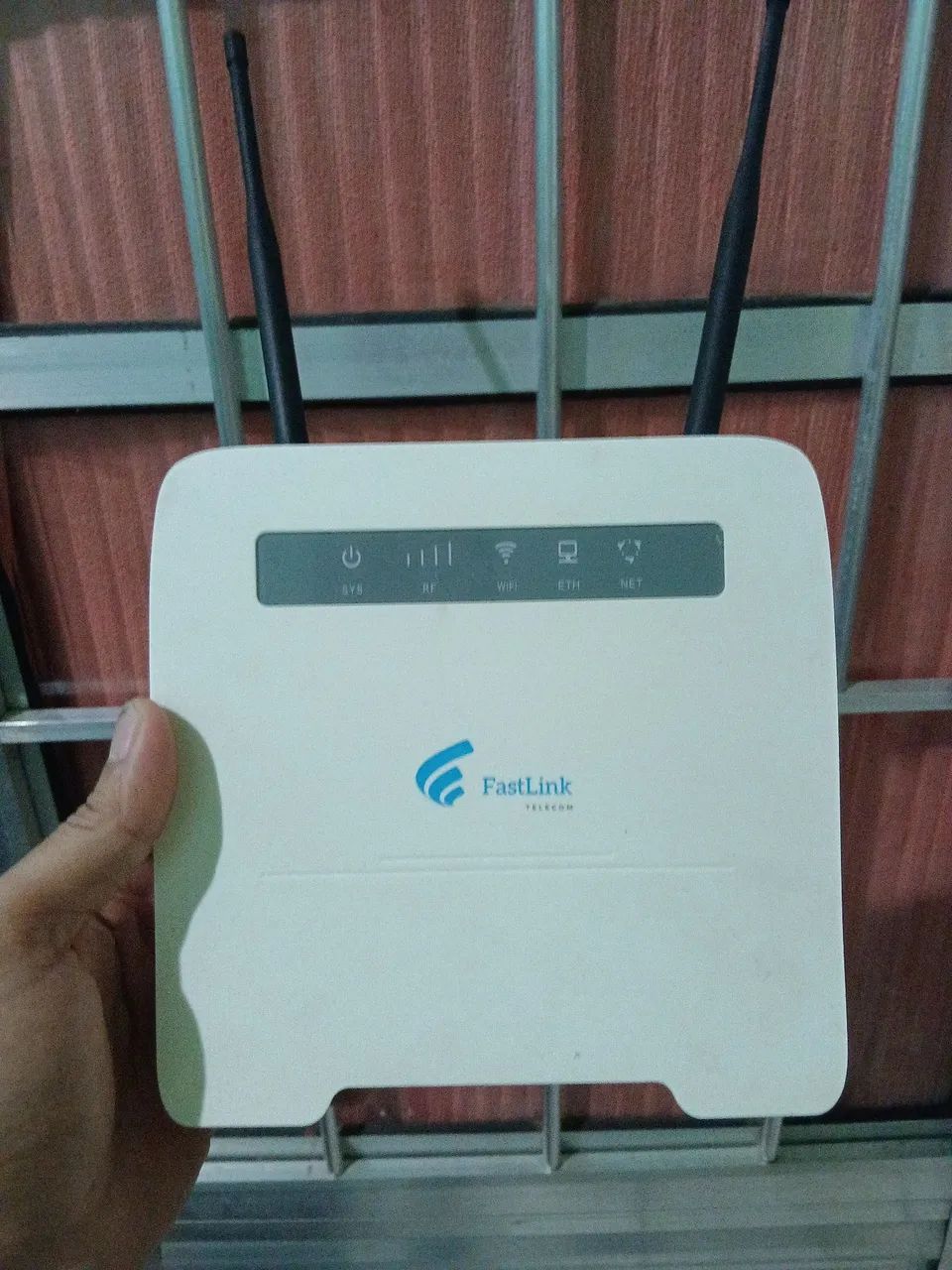 Modem/Roteador 4G FLT718