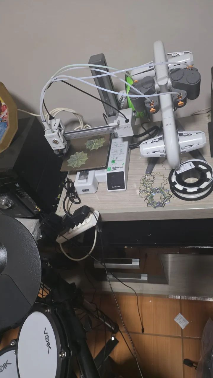 Vendo Impressora 3D Bambu lab A1 Mini Combo Ams, semi nova com nota fiscal pouco uso  - Foto 2