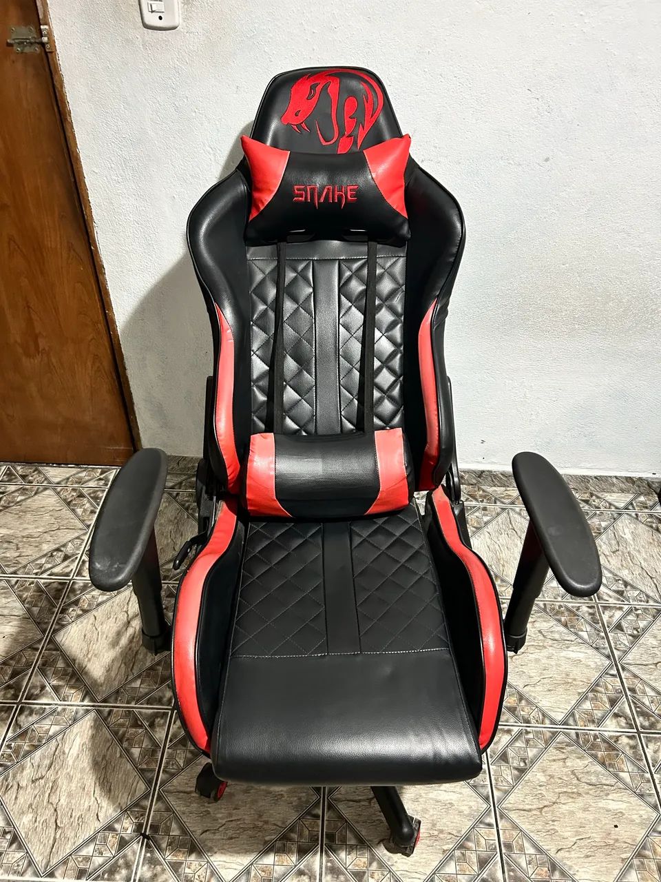 VENDO cadeira gamer SNAKE vermelha inclinável  - Foto 5