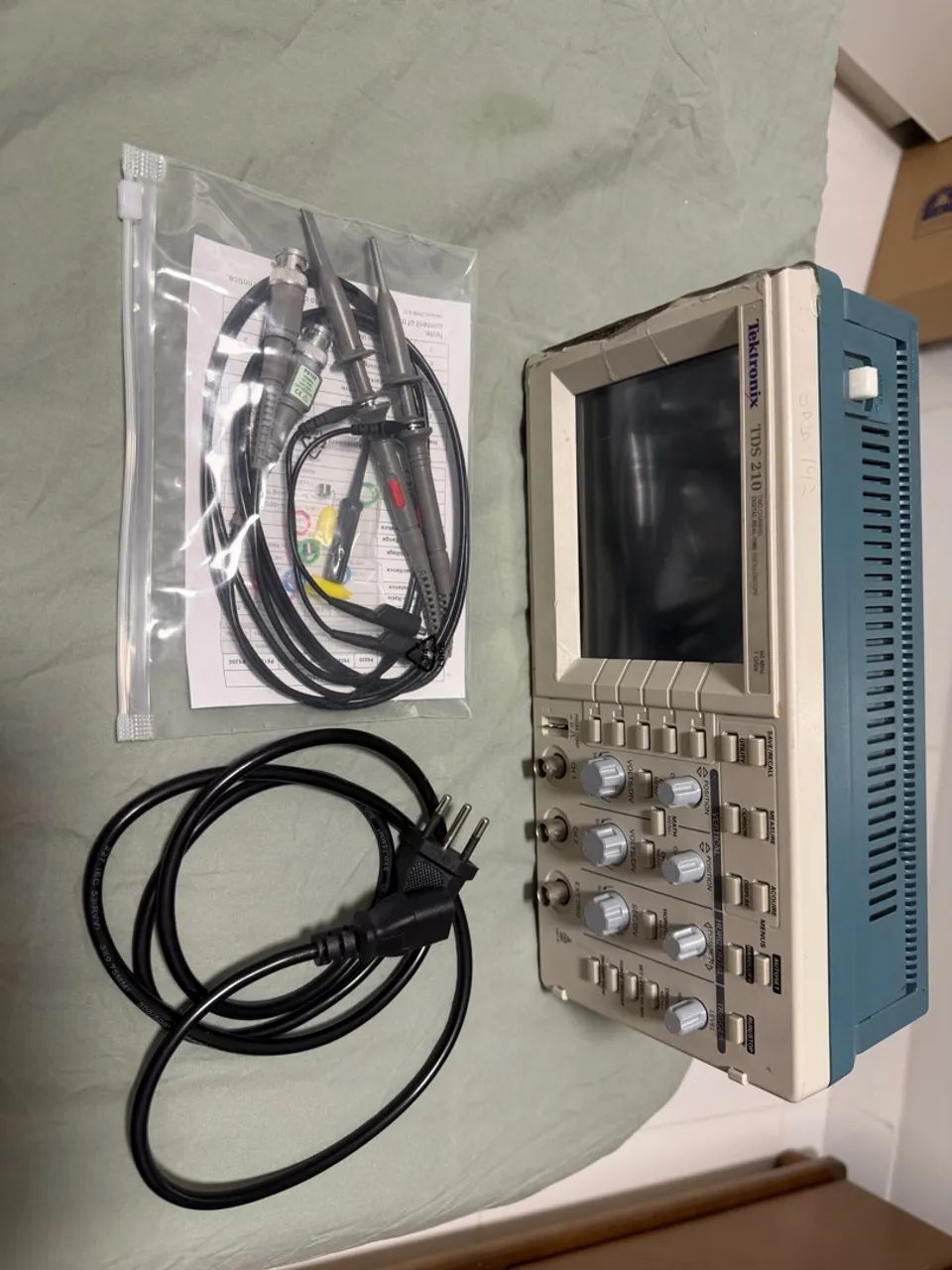 Osciloscópio Tektronix TDS 210 completo - Foto 3
