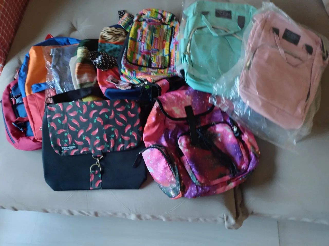 Bazar de Bolsas e Mochilas estilosas e coloridas