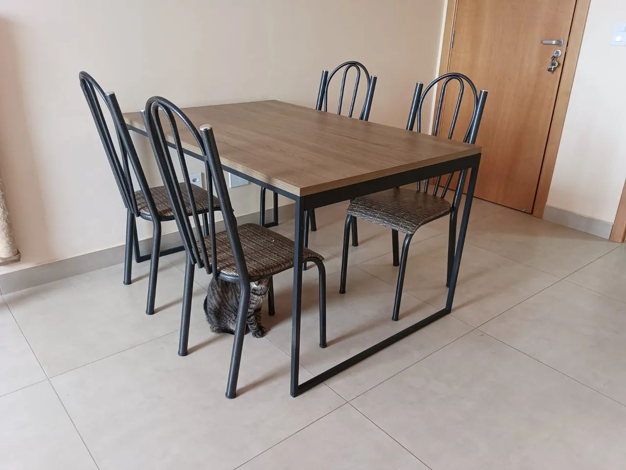 Mesa 4 lugares com 4 cadeiras - Foto 2