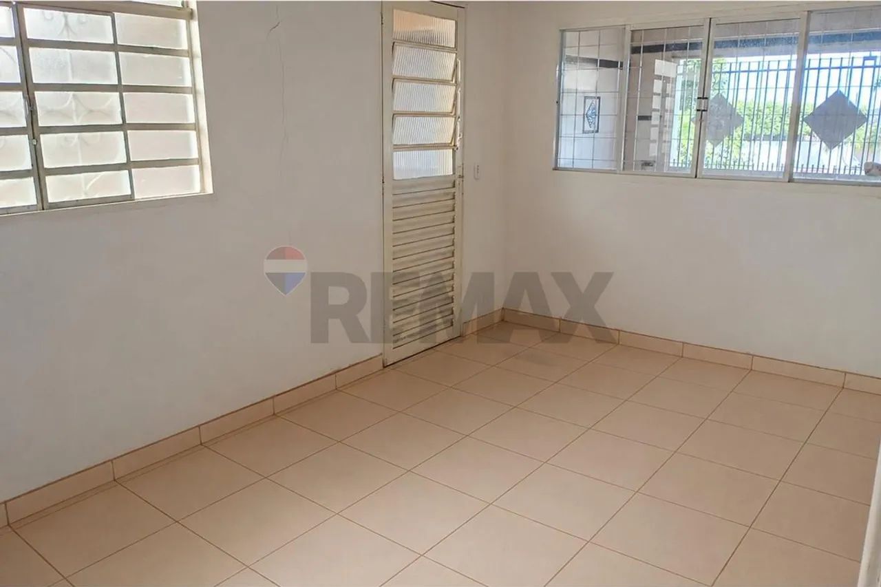 Casa ampla e muito bem localizada - Foto 5