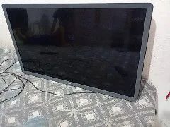 Vendo uma TV smart 32 polegadas com wi-fi Netflix YouTube Disney HBO Globo play  - Foto 4