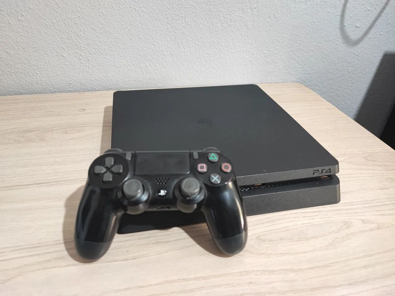 PS4 Slim com 2 controles e 2 JOGOS  - Foto 2