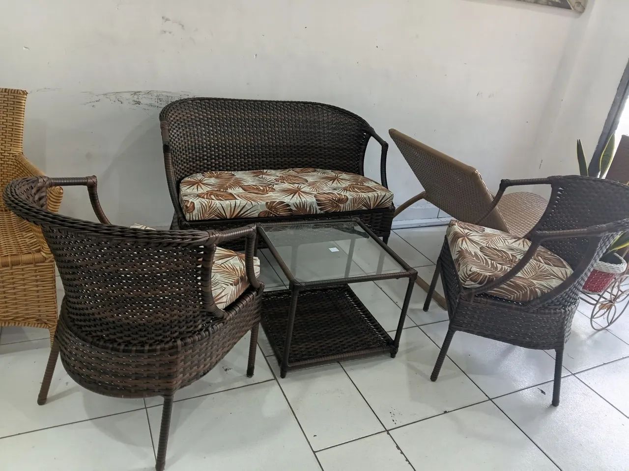 Conjunto de cadeiras de fibra e alumínio  - Foto 2
