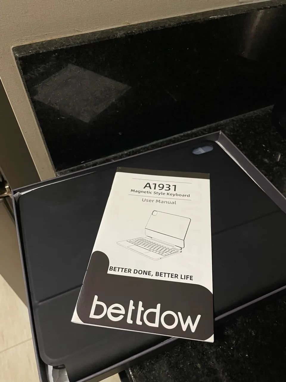 Capa com Teclado Bluetooth Bettdow A1931 -Preta - Foto 4