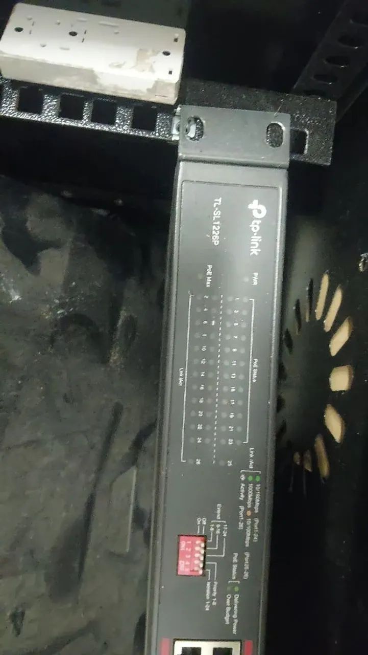SWITCH POE TP LINK 24P - Foto 2