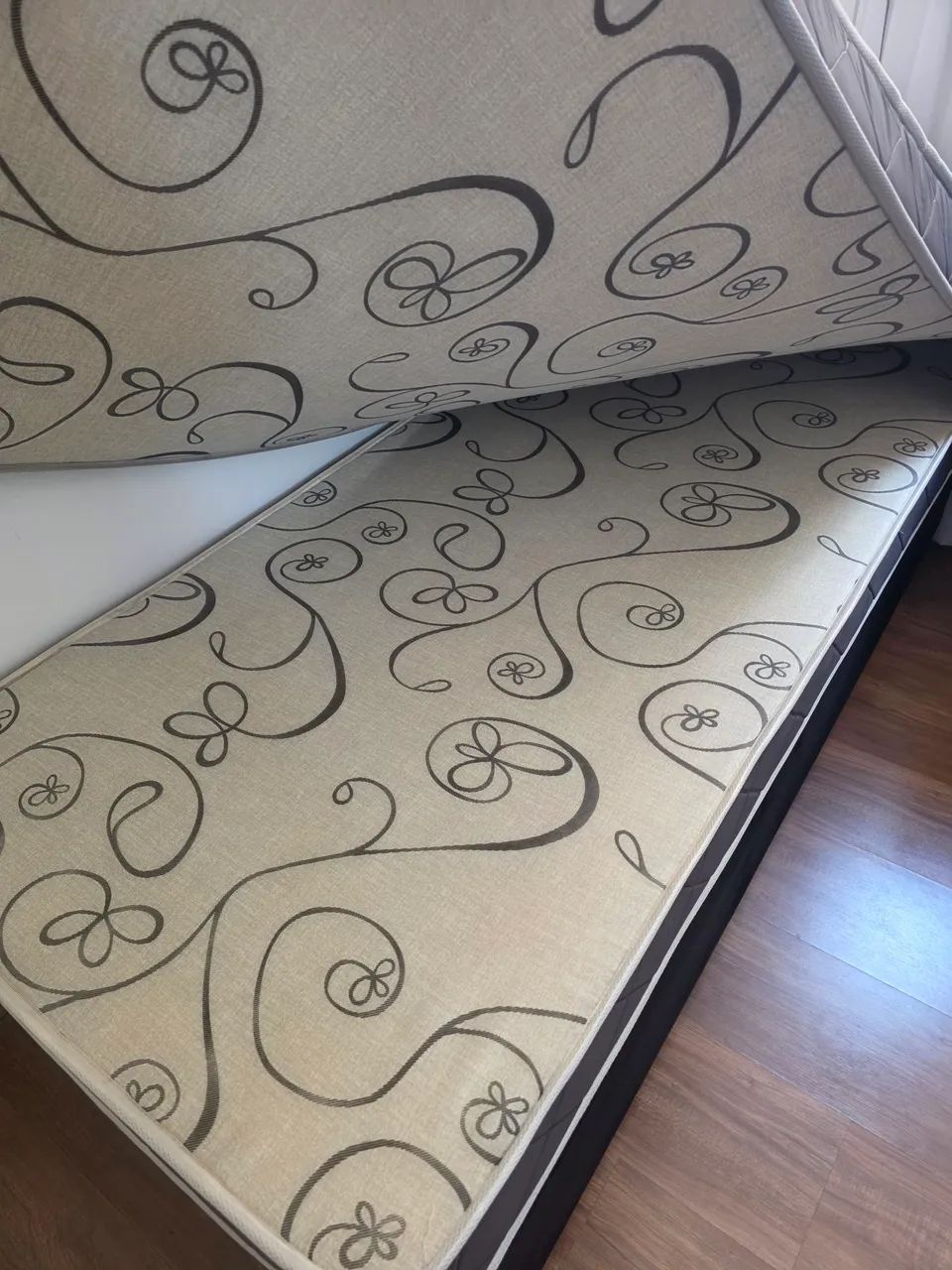 Cama box de solteiro com dois colchões  - Foto 2