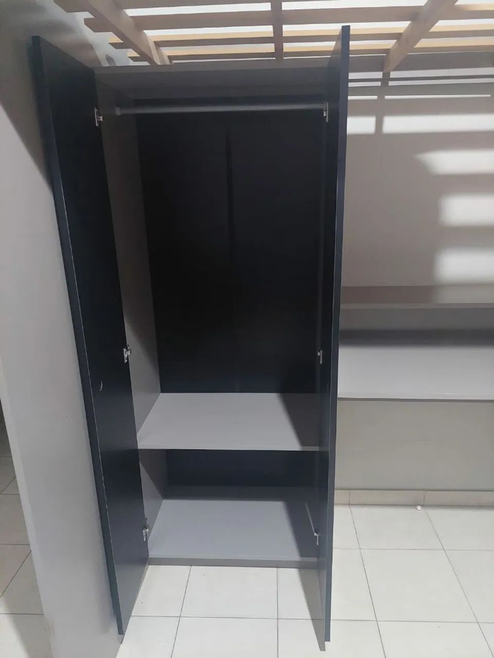 Cama multifuncional com mesa de estudo e armário integrado - Foto 2