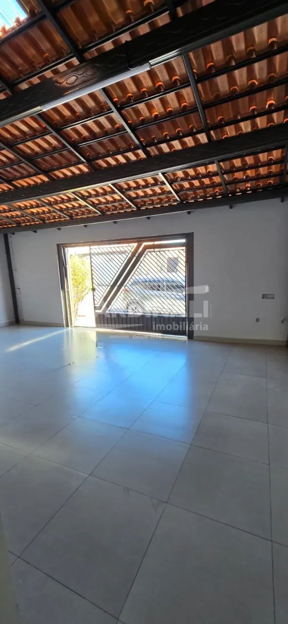 Casa com 2 dormitórios, lote com 160m²