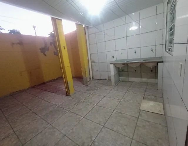 VENDO CASA BEM LOCALIZADA - Foto 2