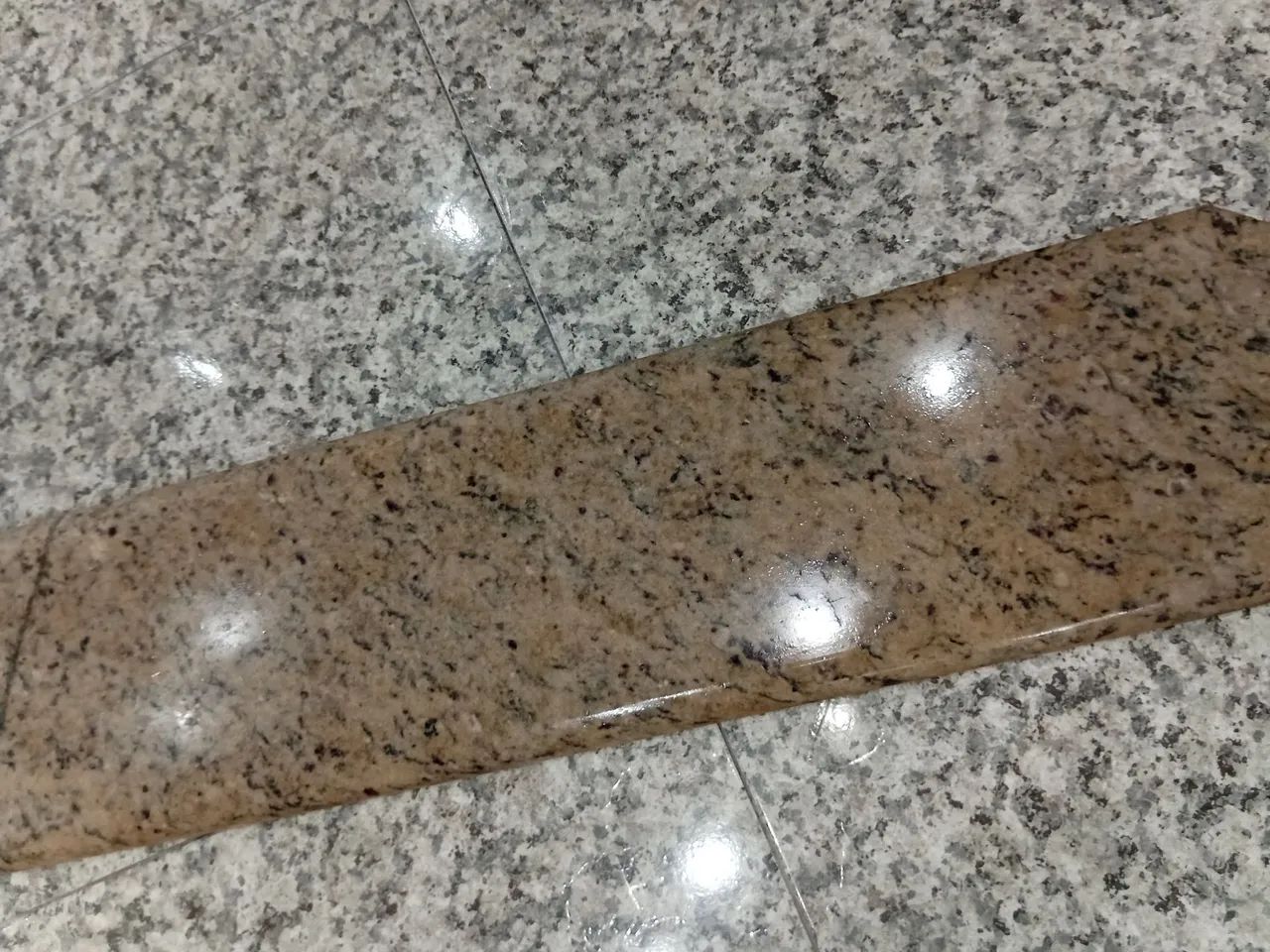 Bancada Balcão de granito muito bonita só quero 200 reais medida 200x25  muito bonita - Foto 4