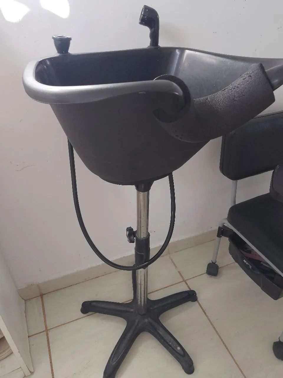 Vendo lavatório portátil e cadeira de manicure  - Foto 3