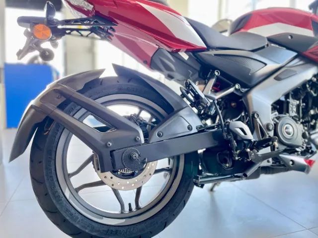 BAJAJ DOMINAR NS 200 