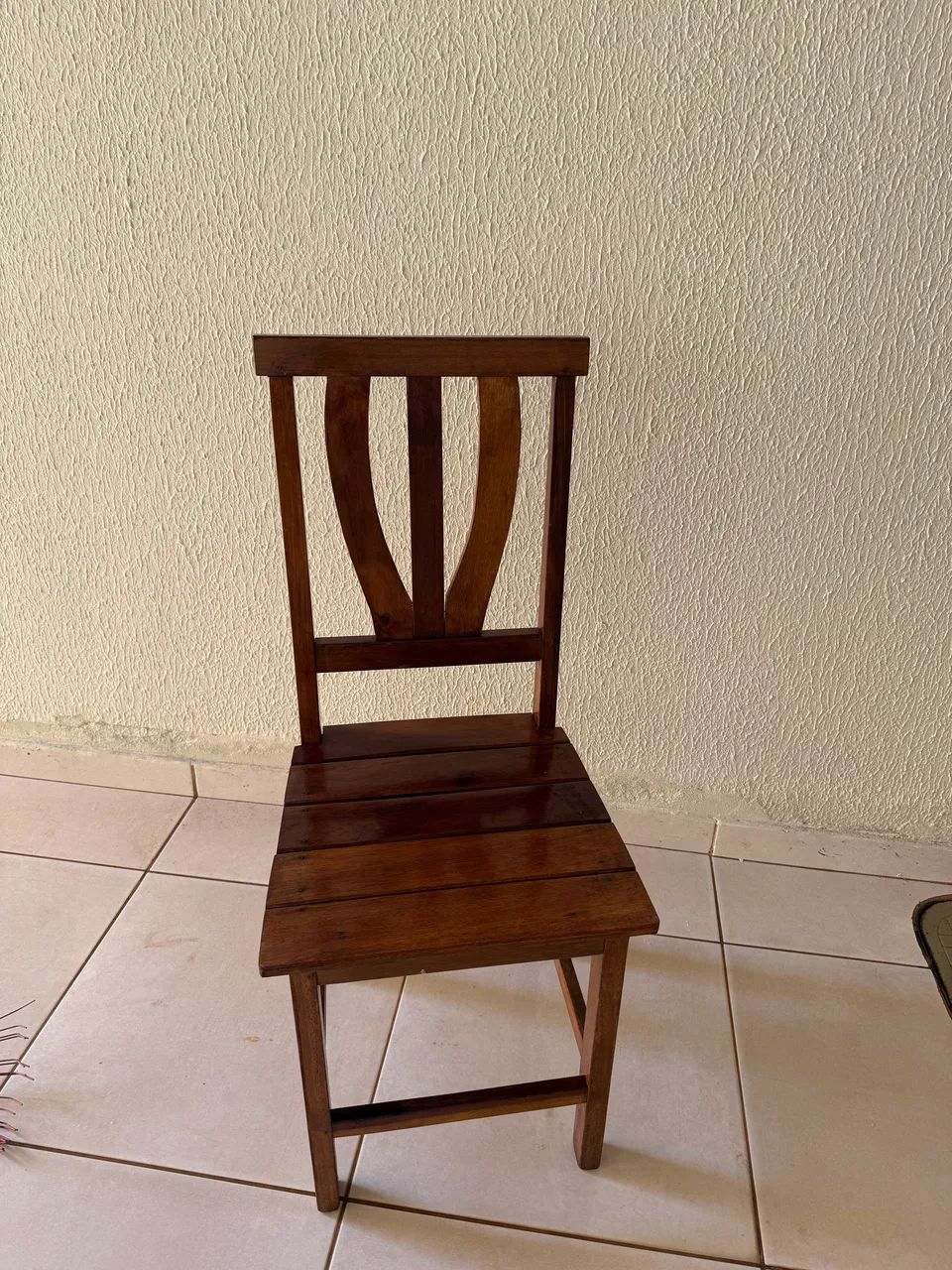 Cadeiras de madeira 