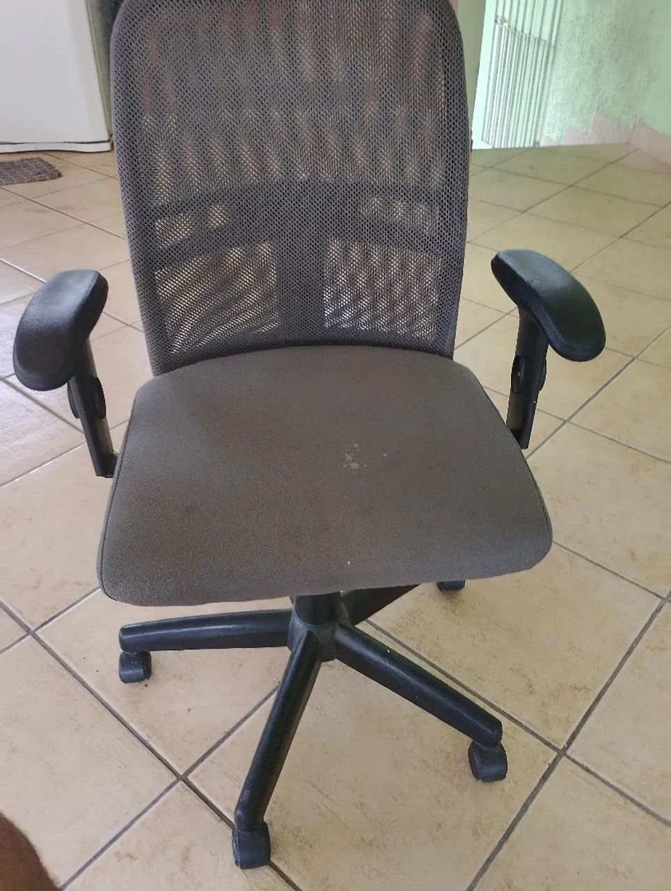 Mesa para escritório e cadeiras - Foto 3