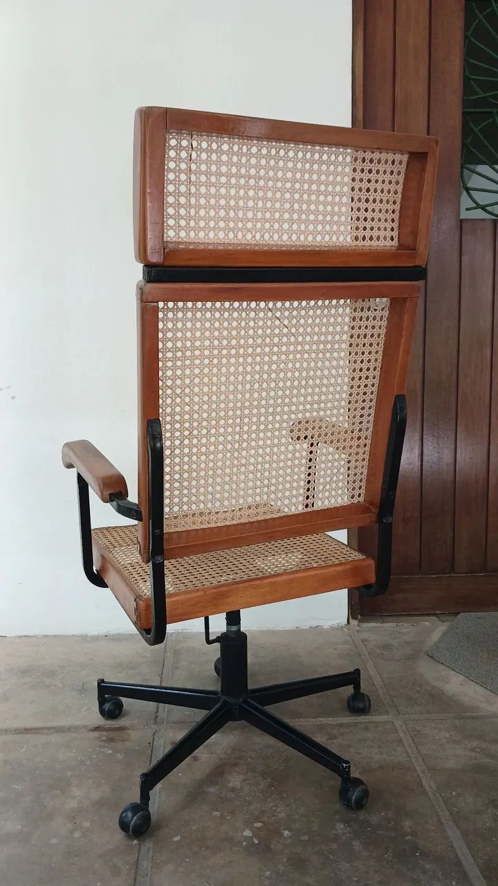 Vendo Cadeira de Escritório com Encostor - Foto 5