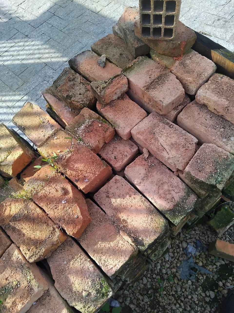 Tijolo maçico rústico de demoliçao. - Foto 3