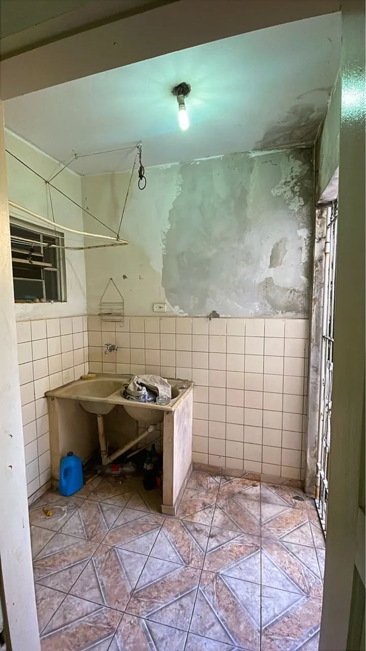 URGENTE- Vende-se Sobrado Amplo e Bem Localizado - Foto 4