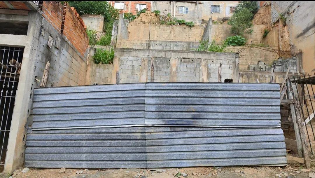 Terreno 250m² com obra já iniciada