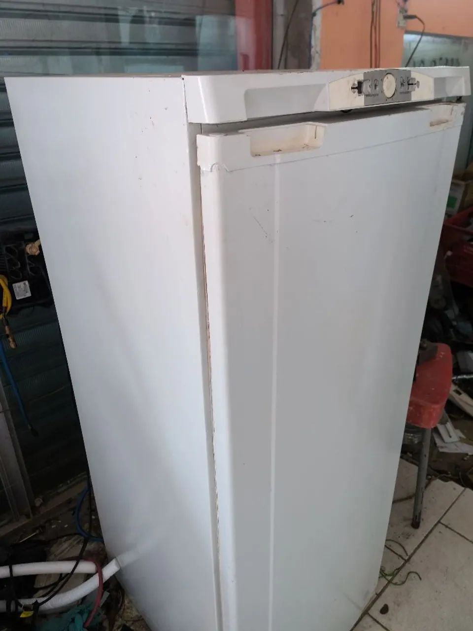 Geladeira quebra galho funcionando 