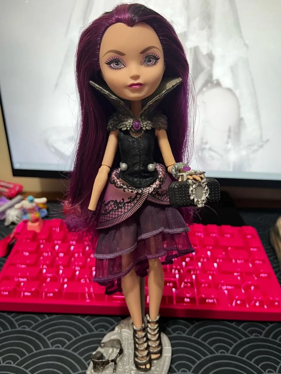RAVEN QUEEN AVARIADA - EVER AFTER HIGH