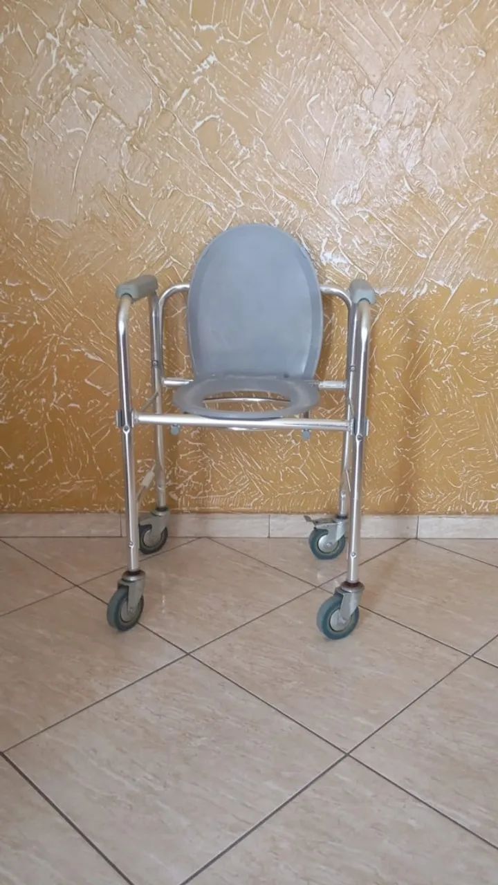 vende-se cama hospitalar e cadeira de banho - Foto 6