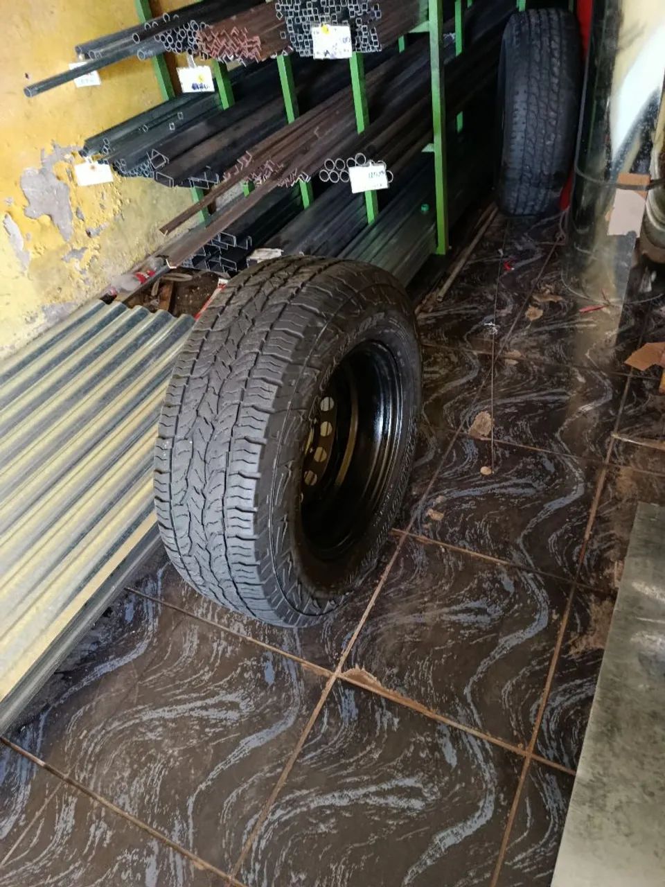 4 caia de Hilux com peneu em perfeito estado! - Foto 3