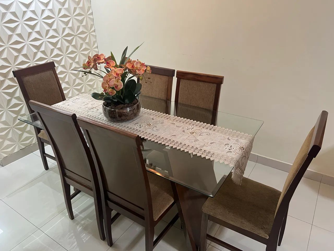 Mesa de vidro com 6 cadeiras 