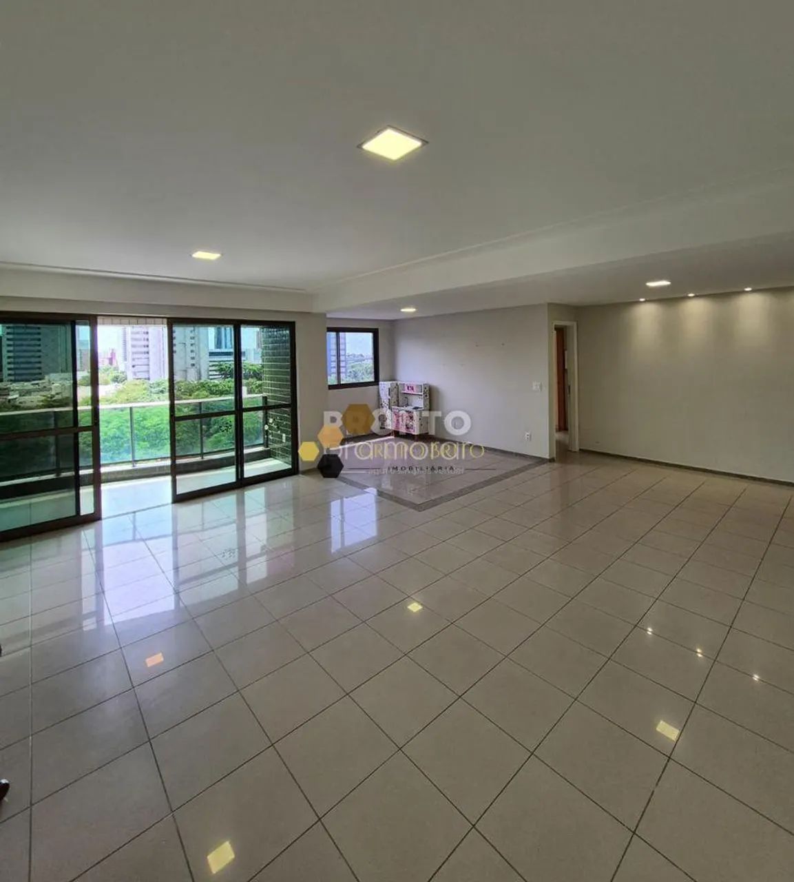 Apartamento com 152 m² de área privativa