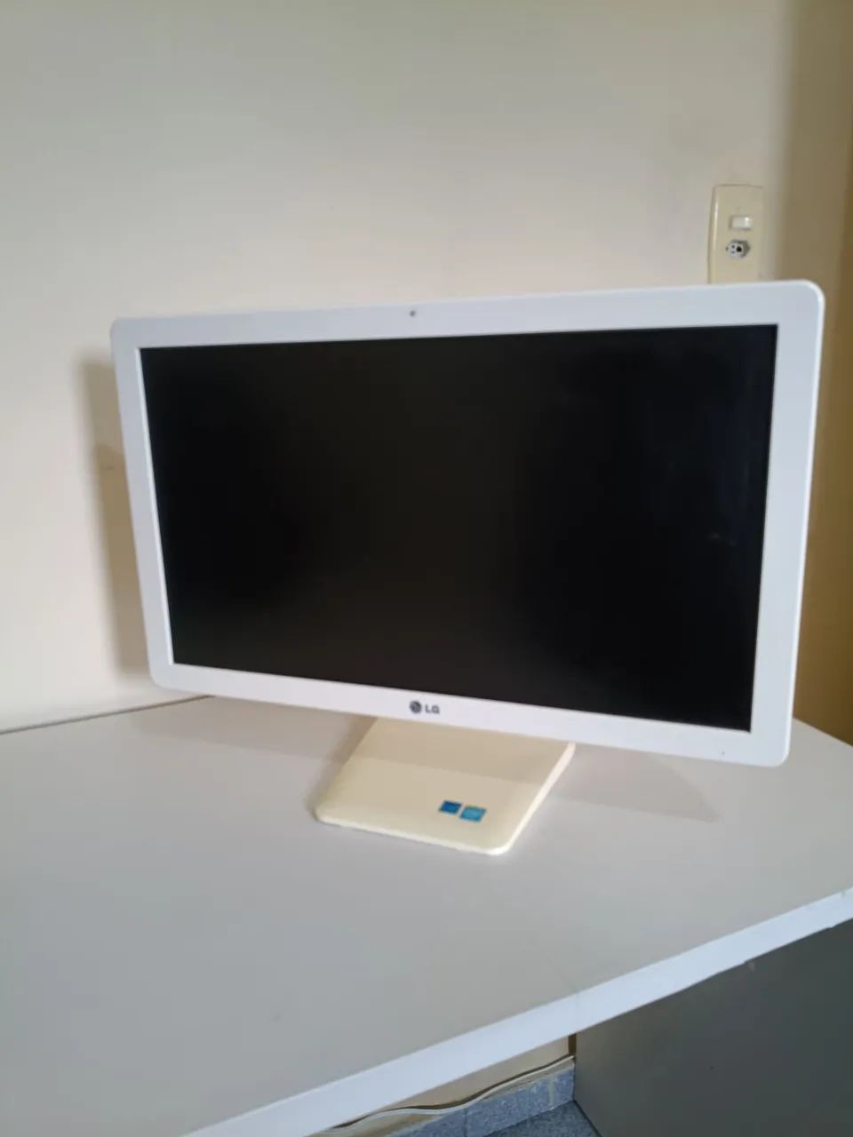 Computador All in One LG 22V240 - Ótimo Estado
