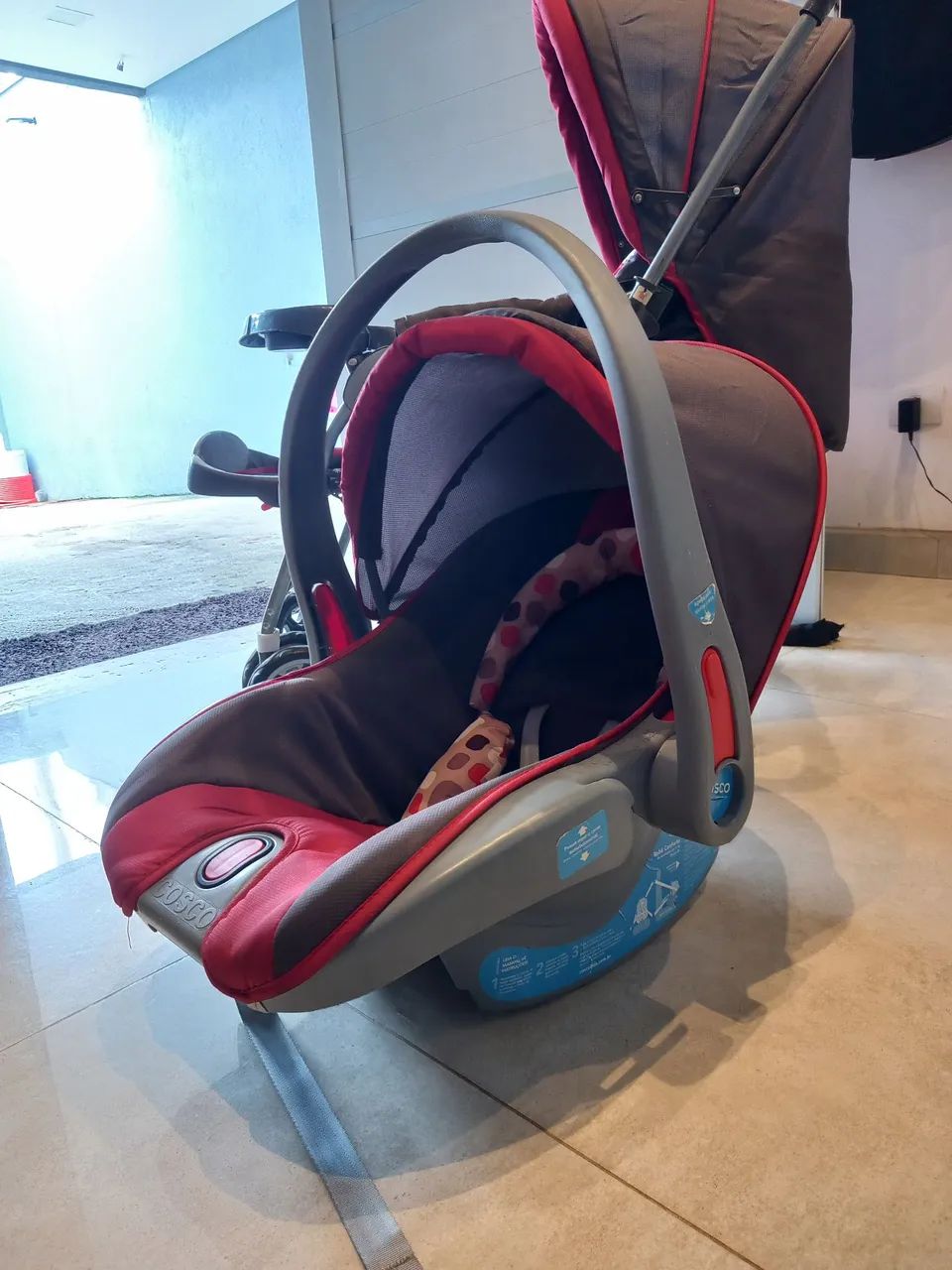 Carrinho com bebê conforto Cosco  - Foto 5