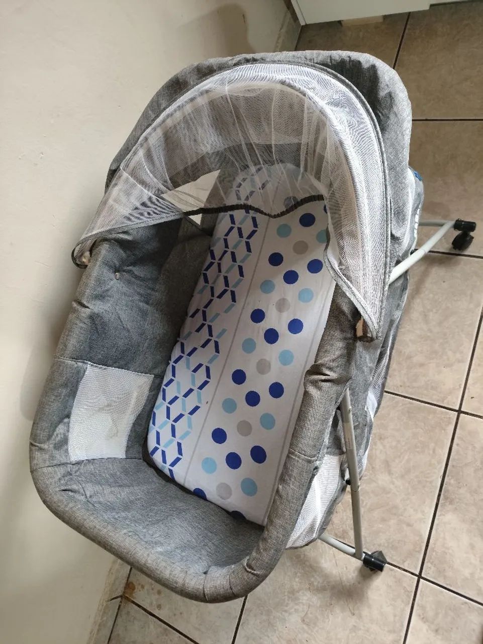 Berço portátil que balança  - Foto 4