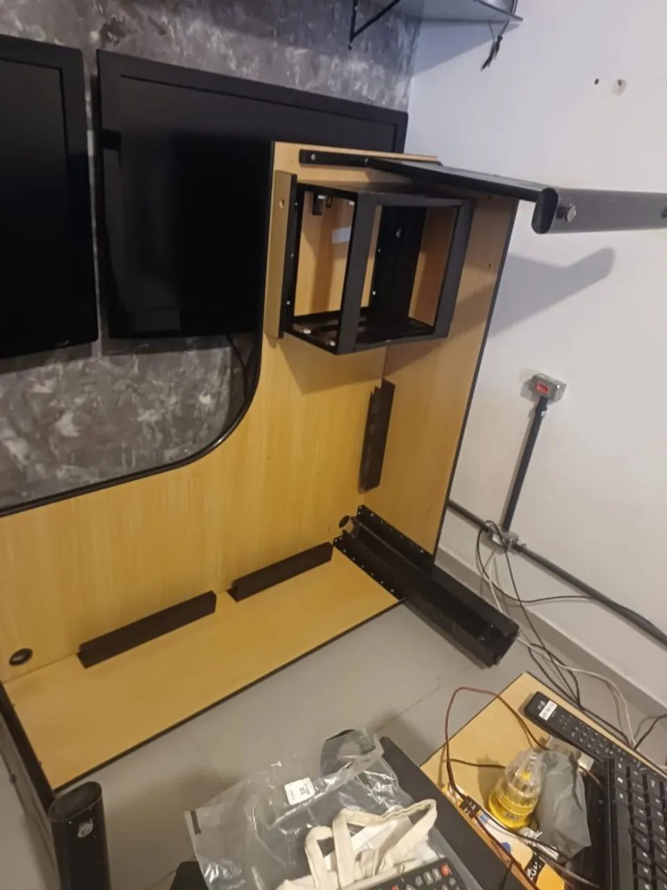 MESA DE ESCRITÓRIO EM "L" - AMPLA E FUNCIONAL - Foto 5
