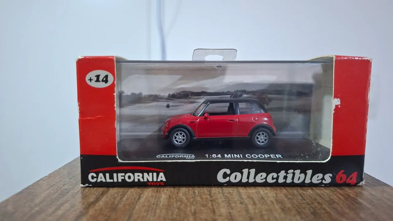 Mini Cooper miniatura California 1:64