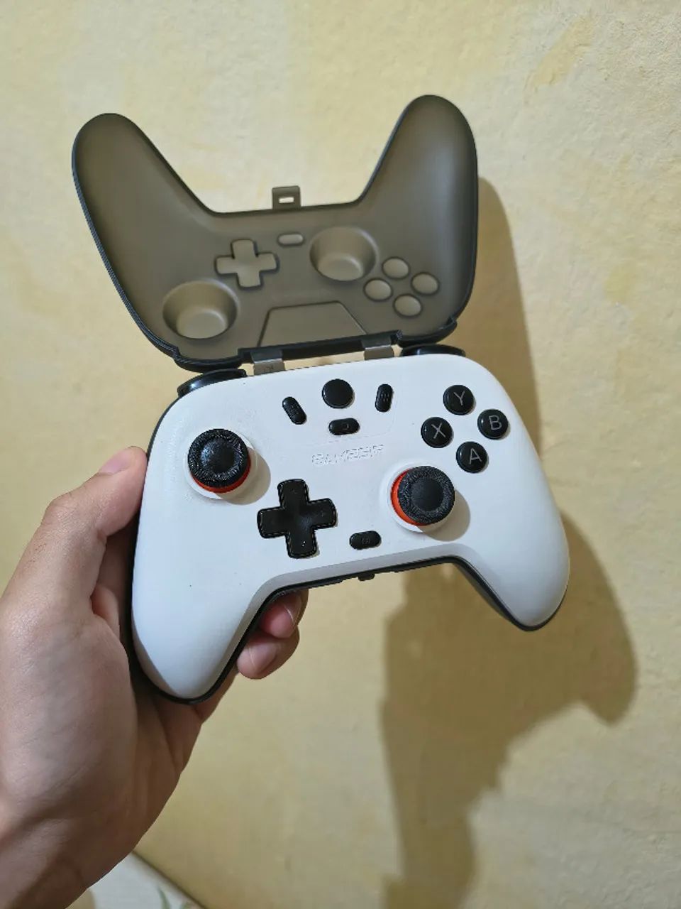 Controle Sem Fio GameSir Nova Lite Tri-Mode com Case e Dongle USB Original
