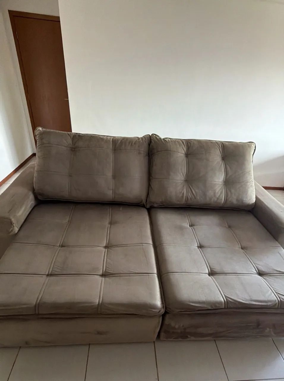 VENDE-SE SOFÁ-CAMA RETRÁTIL DE 2,80 METROS - Foto 2