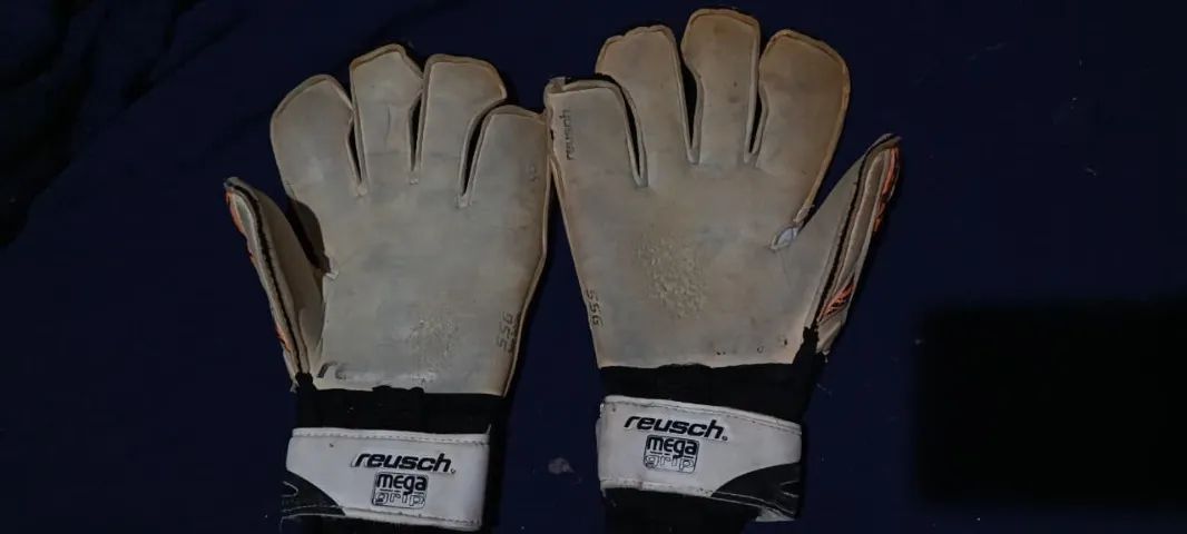 Luva e calça para goleiro Reusch - Foto 3