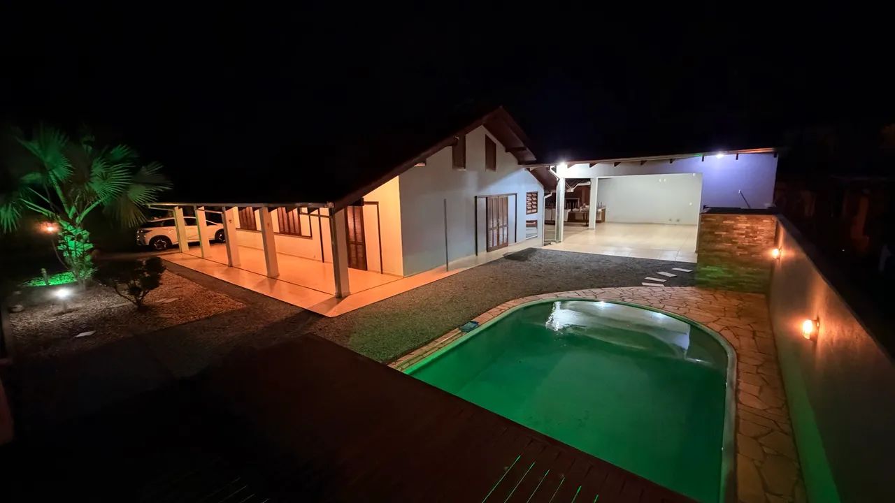 Casarão com Piscina e 4 quartos - Foto 2