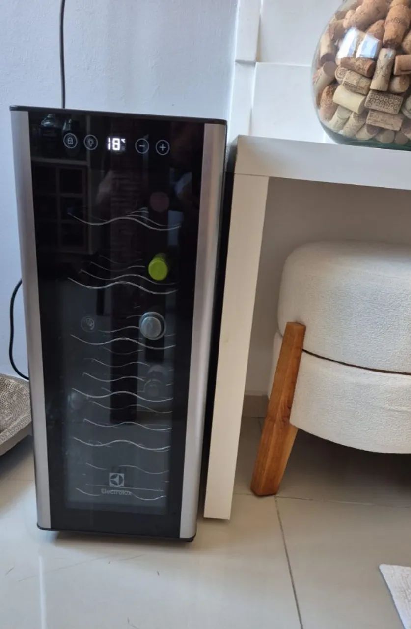Adega Electrolux 12 Garrafas com Led - Foto 3