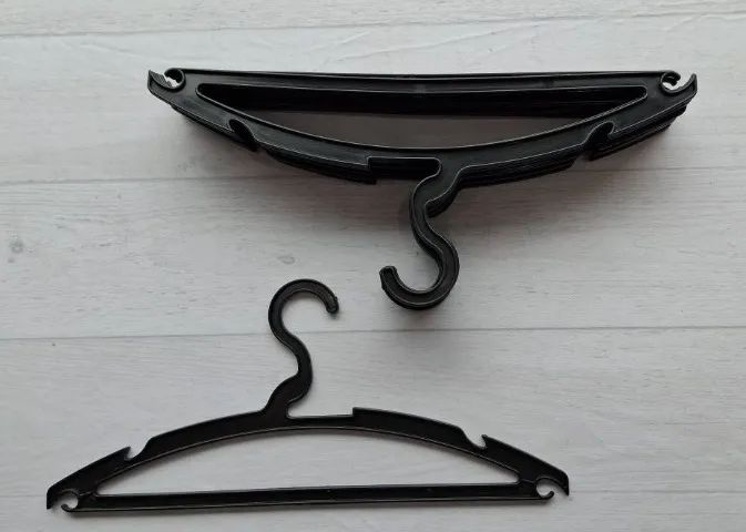 Kit 70 Cabides Pretos de Plástico 40 cm 