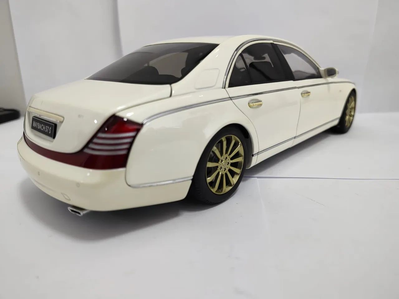 Miniatura Mercedes Benz Maybach 57S 1/18 - Hobbies e coleções