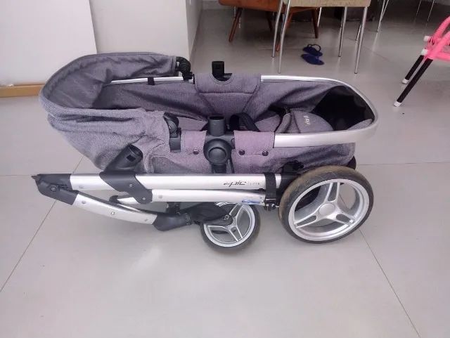 Carrinho com bebê conforto Infanti