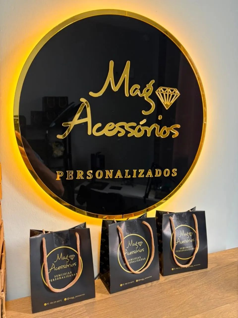 Placa em acrílico retroiluminada