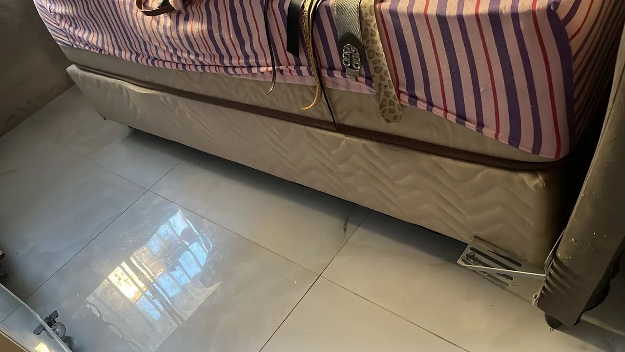 Vende cama queen com base, colchão e cabeceira juntos - Foto 2
