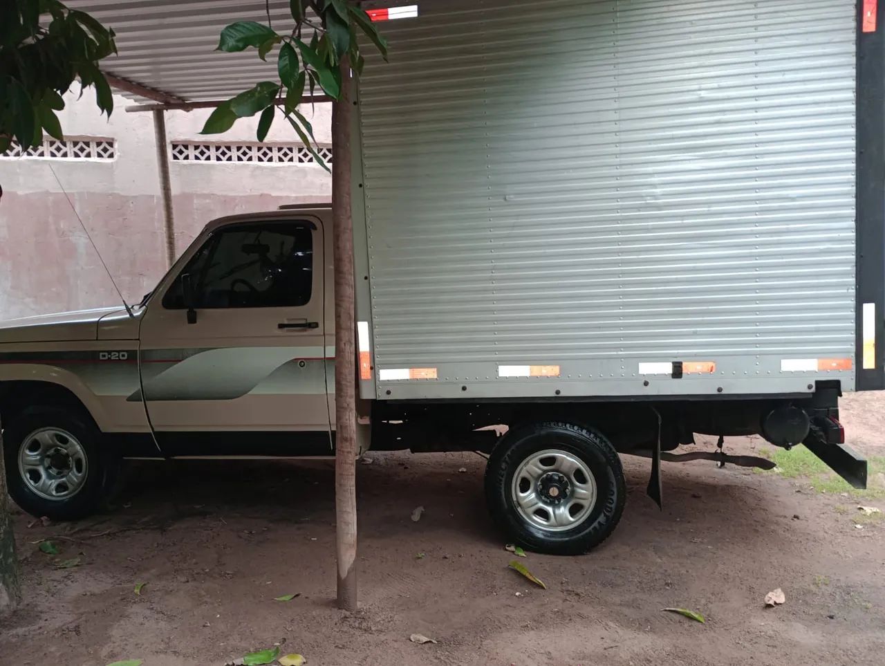 Vendo caminhão baú  - Foto 3