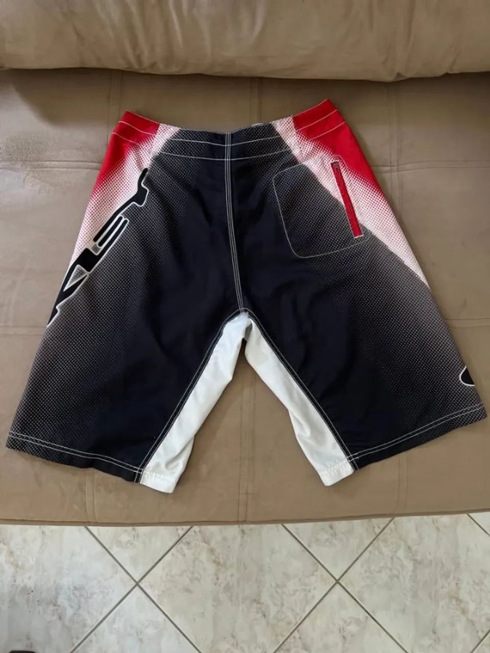 Bermuda Oakley Black Red - Foto 2
