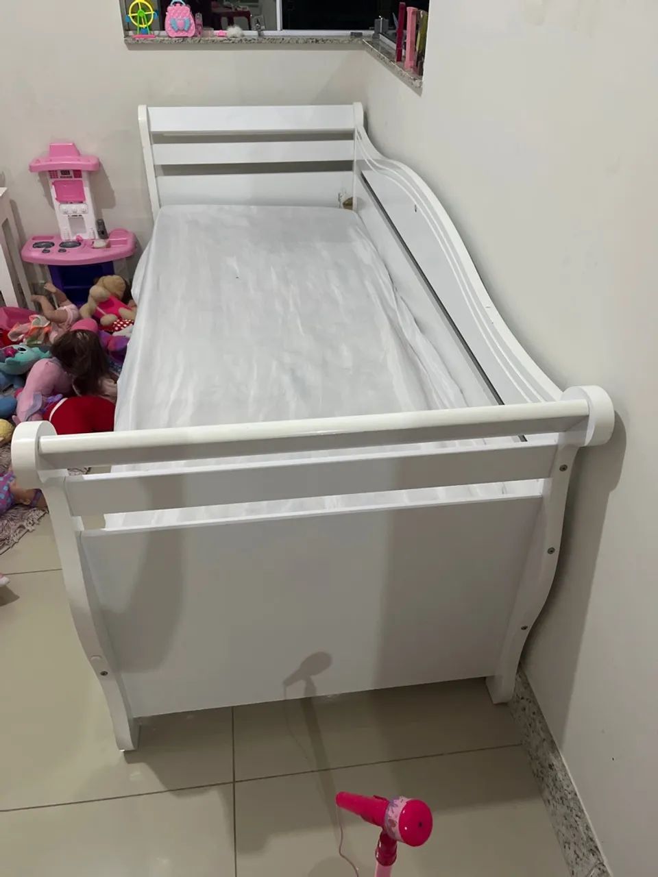Cama Infantil Branca com Design Elegante + 2 Colchões - Foto 3